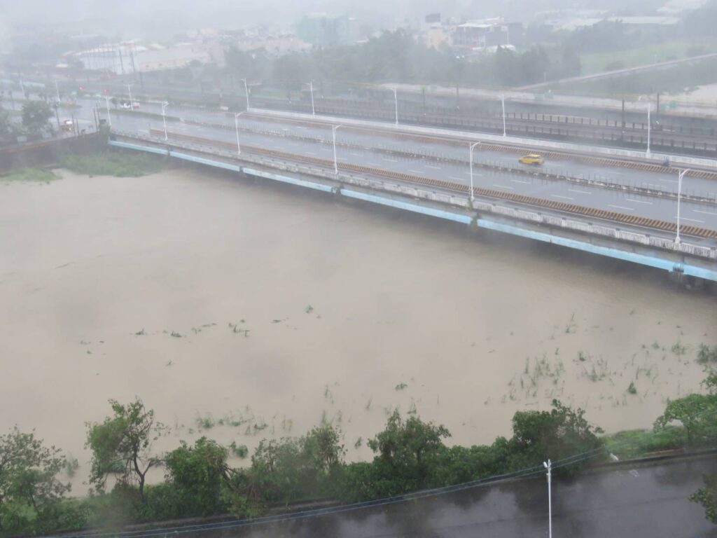 凱米颱風清晨桃園出海　氣象署發豪雨特報嚴防各類災害