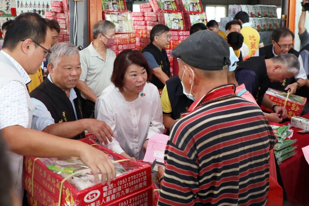 九華山地藏庵中秋發放贊普品　與嘉市府攜手送愛心