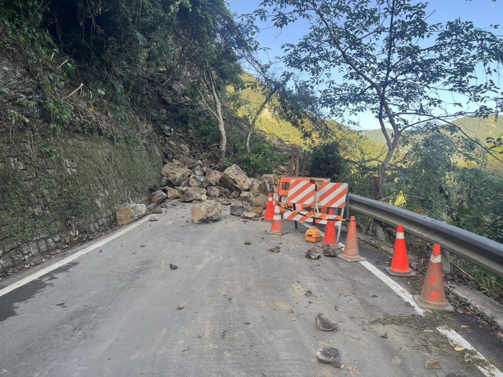 桃園復興道路坍方困逾300民眾　替代道拚下午搶通