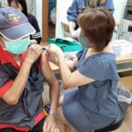 第二階段公費流感、新冠疫苗今開打　50歲以上民眾快來接種