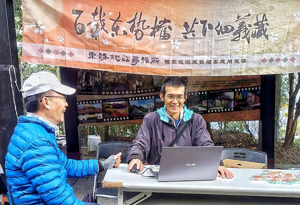 中市東勢地政所擴點梨山-　公務車變身成檔案應用推廣與地政服務百寶箱