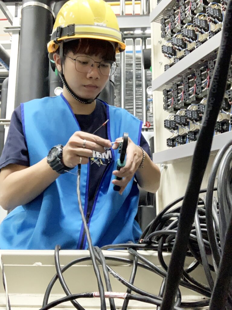 防護員改行配電技師-28歲女靠職訓換跑道