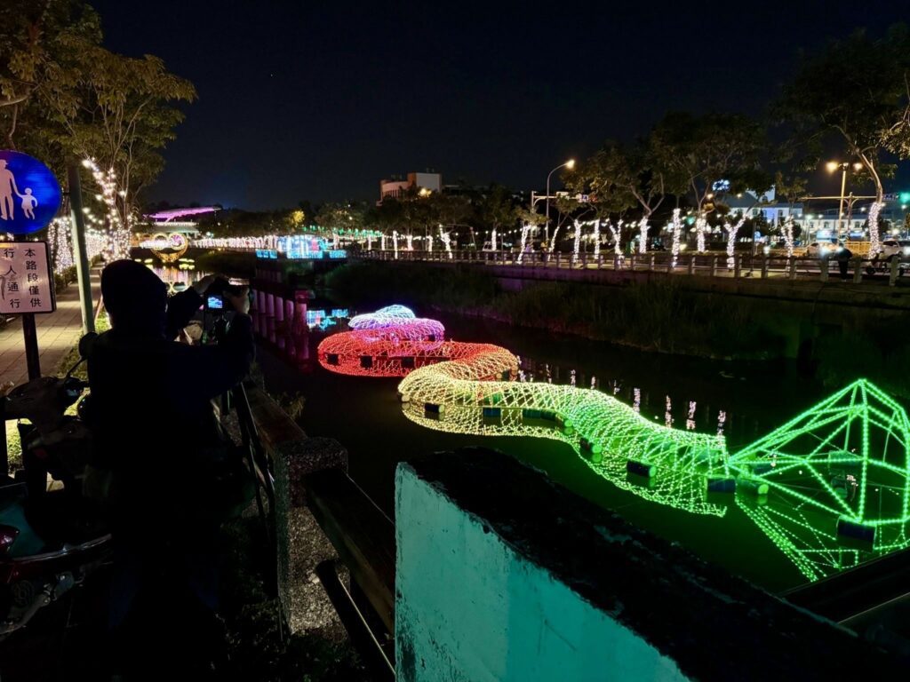 南台灣最亮屏東燈節 四大燈區吸百萬人潮 打卡熱點爆滿