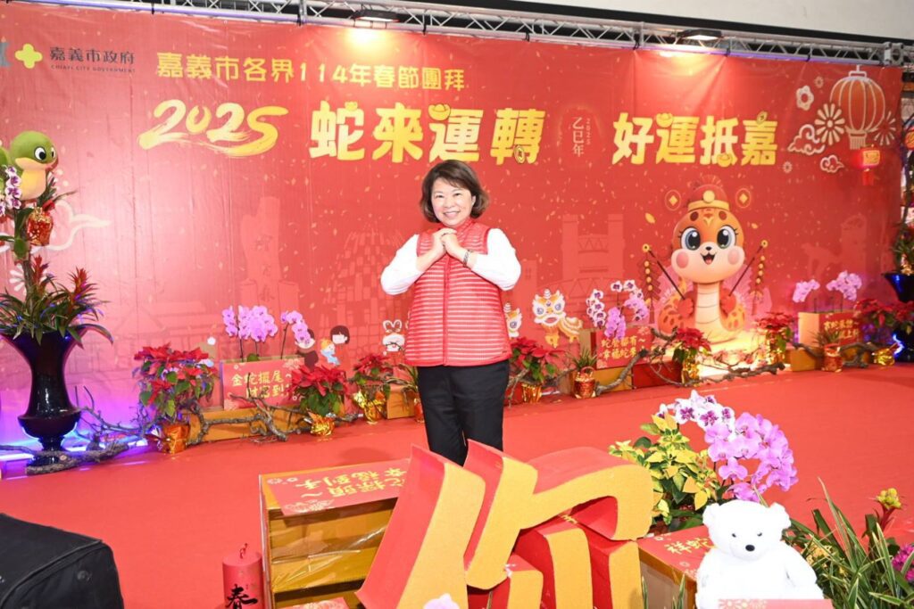 活力迎新年 嘉義市春節團拜 百人齊跳「team-chiayi」-精神奕奕慶開工