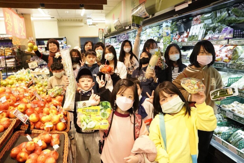 壓歲錢怎麼花?基隆市帶弱勢兒童走訪市場 體驗理財實戰課