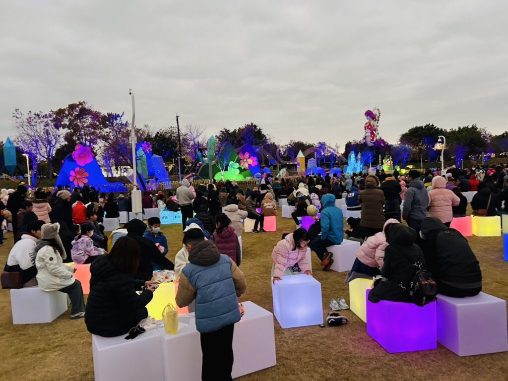 坐著看「女媧」! 中台灣元宵燈會主燈區設發光座椅超貼心