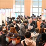 2025新北新春就業博覽會登場 -侯友宜發蛇年福袋 祝褔民眾求職順利