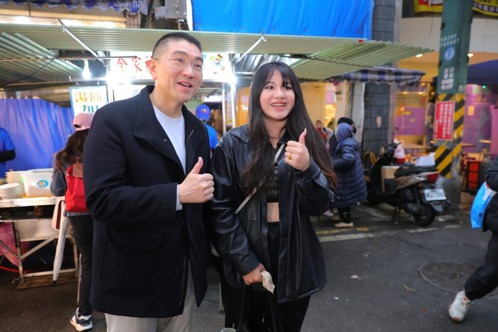 元宵節就要猜燈謎!謝國樑以基隆地名出題與民眾互動同樂