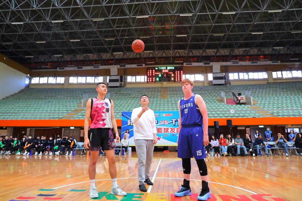 銘傳國中對戰台北美國學校　tigers　籃球隊　友誼交流賽熱血開打！