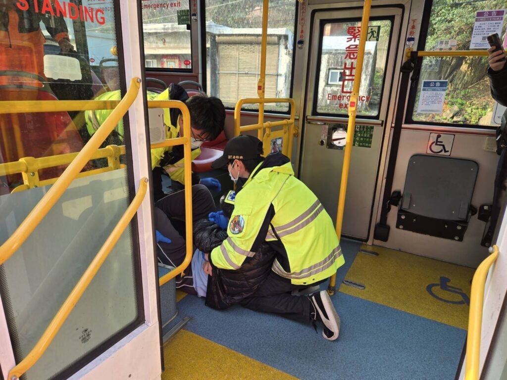 海巡署積極救援!學生因低血糖昏厥 迅速送醫救治