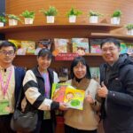 跨國交流推廣泰國魅力!-　泰國出版協會主席贈書祝福台中綠美圖