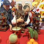 台中燈會閉幕倒數！「樂in-love」燈區月老超高人氣　民政局帶你一窺月老移駕珍貴畫面