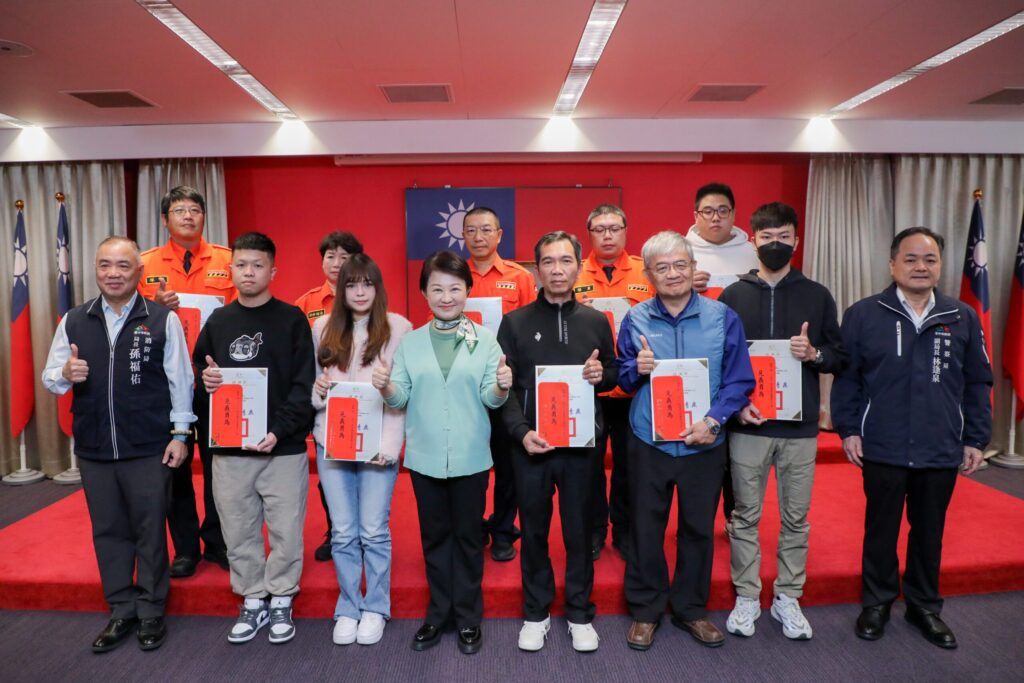 台灣最美風景! 盧市長表揚新光三越救災城市英雄:他們的名字叫「勇敢」