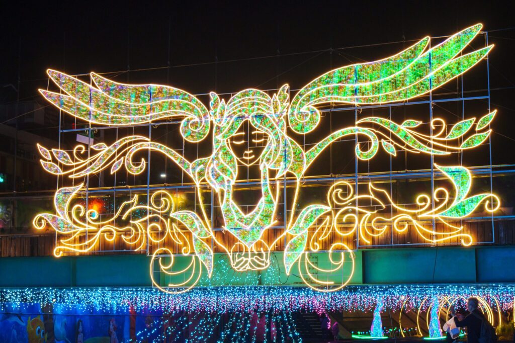 新莊中港光雕展 5米高光之女神亮相 打造神幻秘境