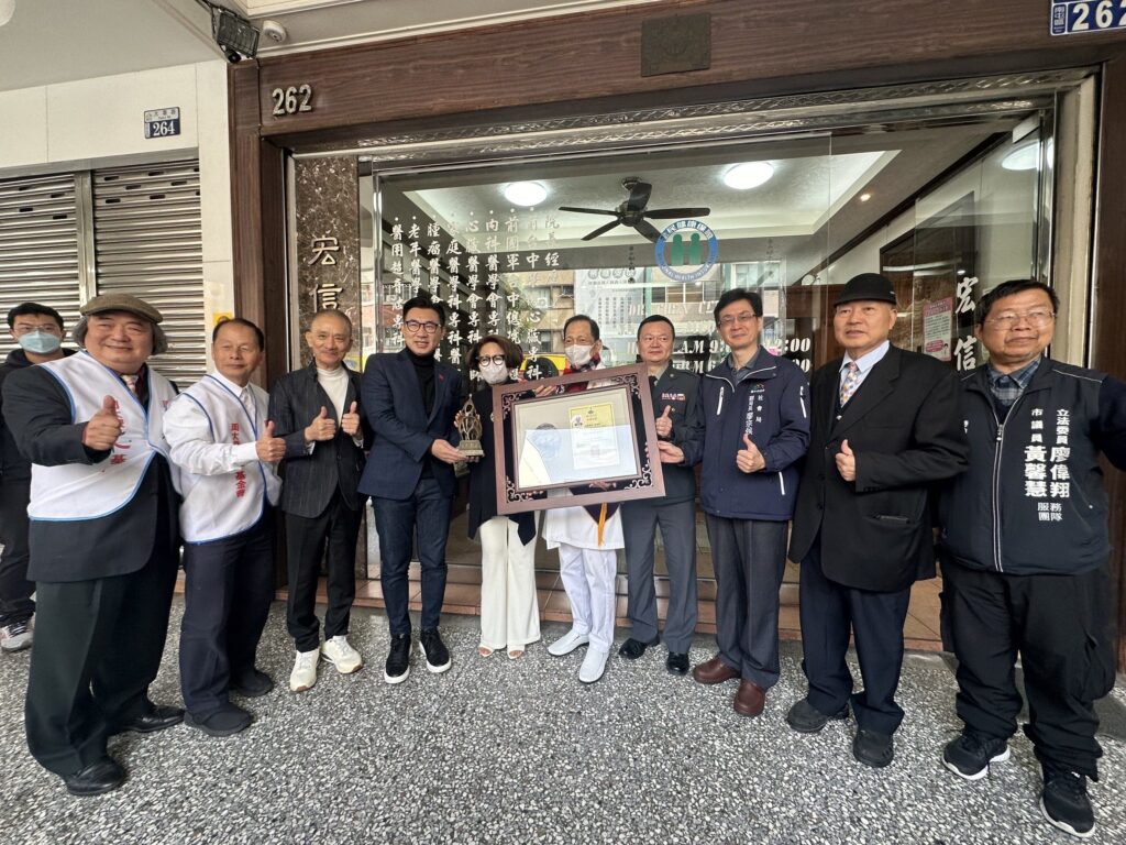 台中之光奇蹟醫師陳衛華- 榮獲全球熱愛生命獎章