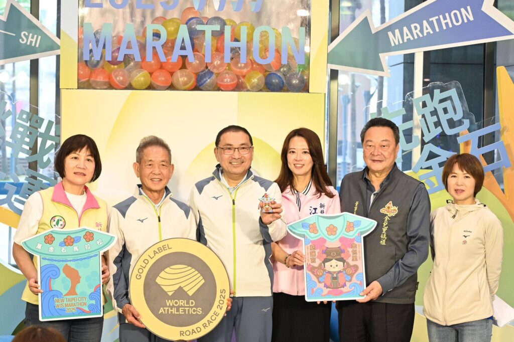 萬金石馬拉松x金包里慈護宮聯名平安符亮相　侯友宜邀民眾創好運保平安