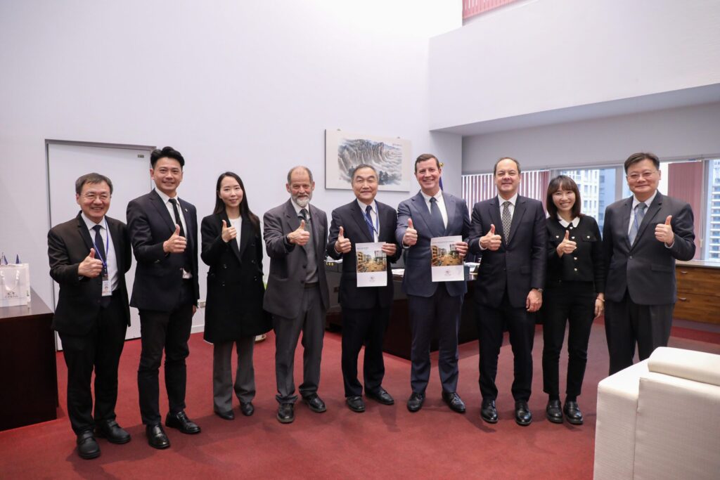 台中美國商會遞交白皮書聚焦交通建設 黃副市長盼協力打造「宜居城市」