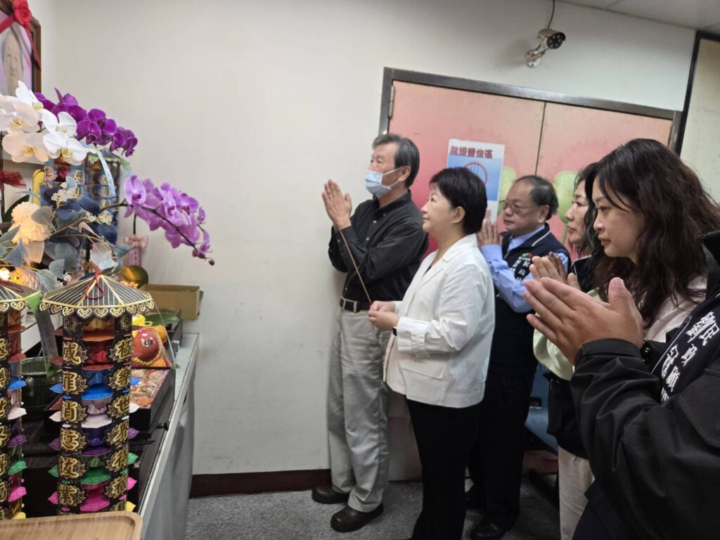 享嵩壽114歲!台中市第二高齡人瑞王亞君辭世 盧市長前往上香悼念-民政局:持續打造高齡友善城市