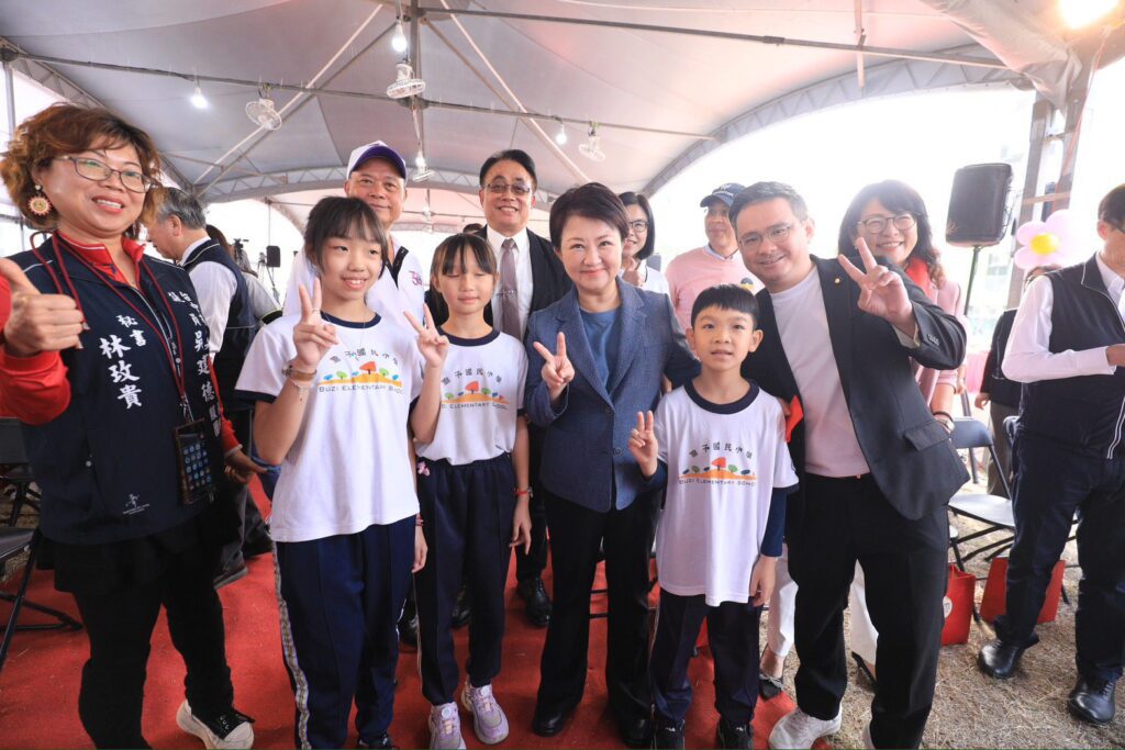 「給孩子一個禮堂計畫」再添大禮!北屯廍子、松強國小暨大雅文雅國小活動中心聯合動土- 盧市長:為孩子圓夢