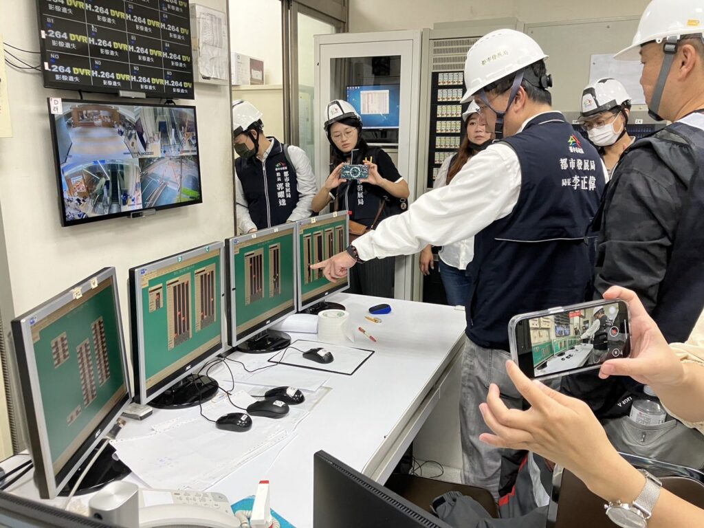 新光三越專櫃及物流人員取貨　中市都發局至現場安全防護視察