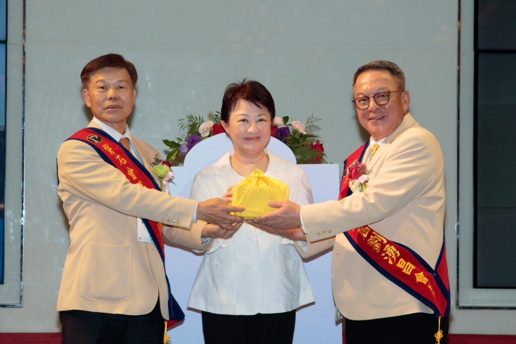 第27、28屆磐石會長交接　盧秀燕讚「中台灣經濟引擎」：感謝企業為台中拚經濟