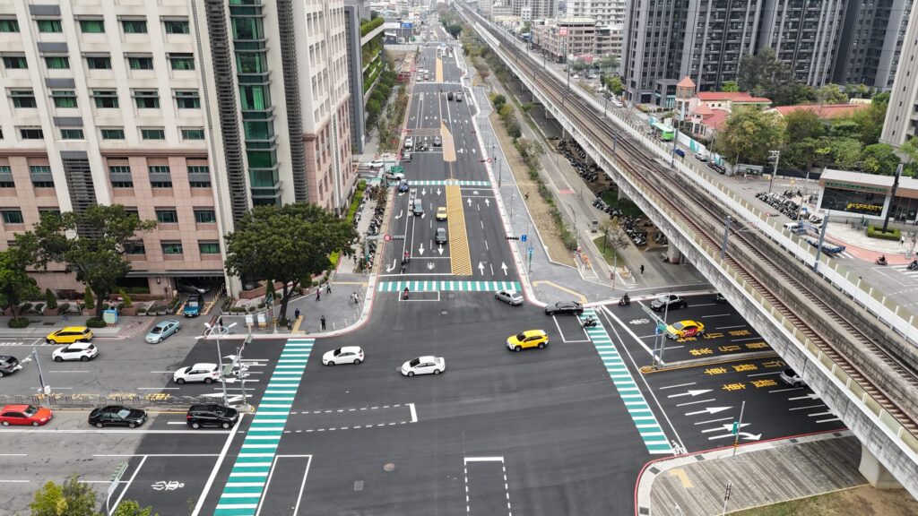 5.3億守護師生與就醫民眾通行安全！-　中市南區建國北路拓寬完工通車