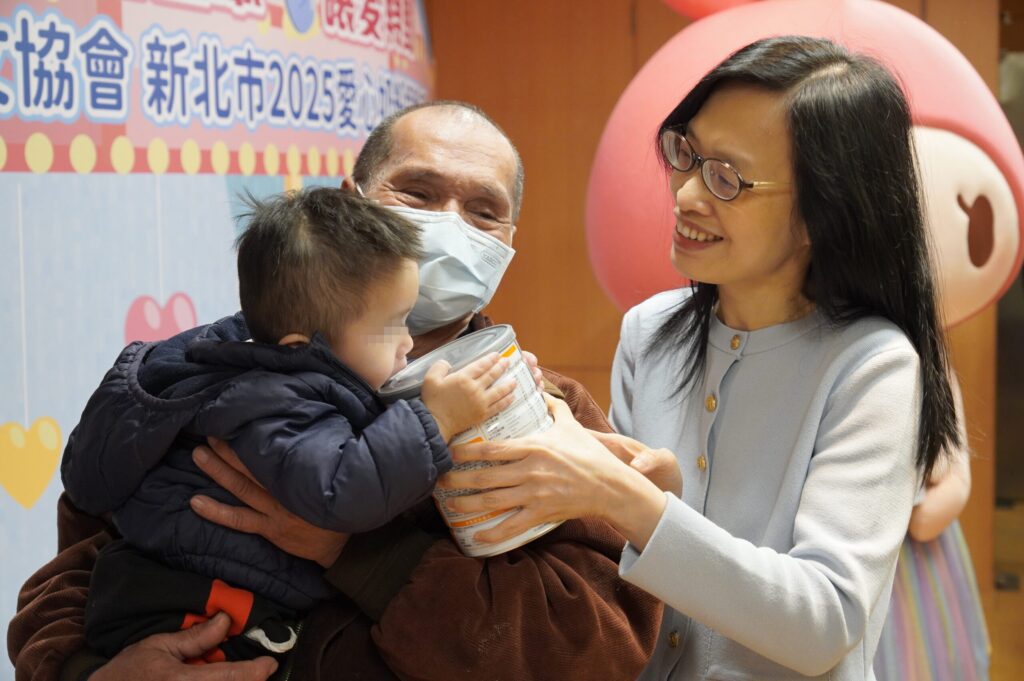 中華道家人文協會連七年捐嬰幼兒奶粉 為弱勢家庭嬰幼兒補充營養