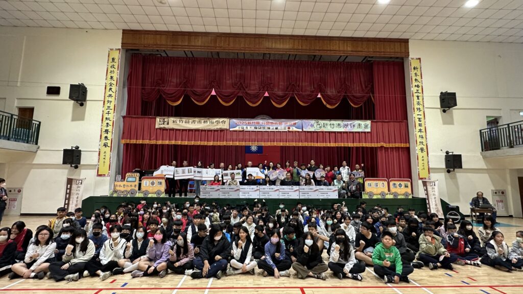 新竹縣「行動藝術館」開跑-7校巡迴展覽為美學教育扎根