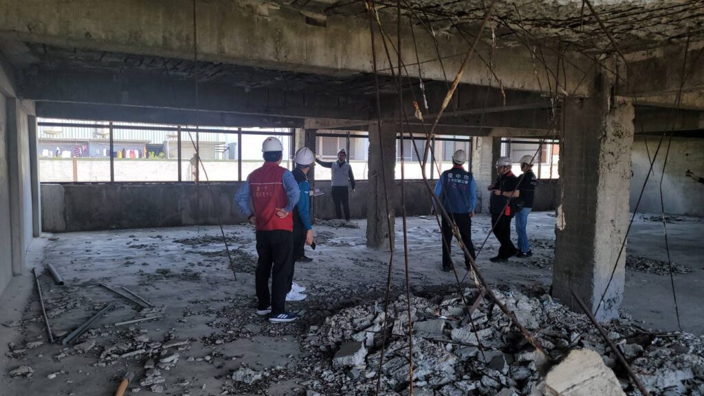 清水近50年大樓5、6樓層塌陷無人員傷亡-　中市都發局採三大措施維護公安