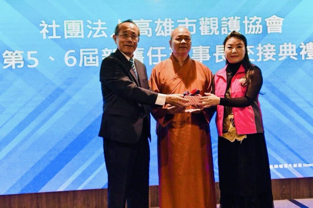 高雄市觀護協會第五第六屆理事長交接典禮-少年法庭庭長施旭錦親臨演講-籲用輔導與協助守護迷途少年