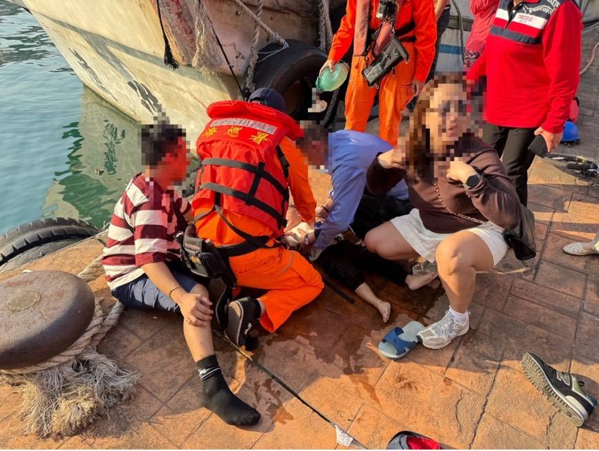 海巡人員及時救援　落水男童恢復意識送醫