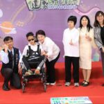 中市表揚1200位模範兒童、健康兒童　盧市長配合學生「各種pose」擺拍：以你們為傲！