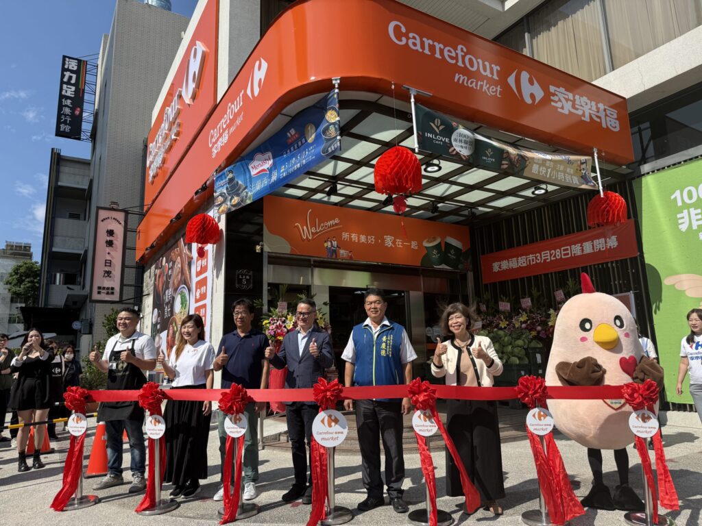 家樂福超市 全新的左營文上店 今日(28日)正式開幕