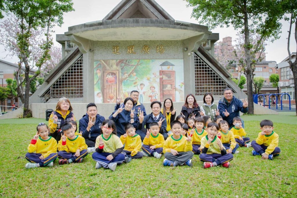 舊社國小追風廣場升級完工啟用-邱臣遠代理市長：沒有操場也能奔跑