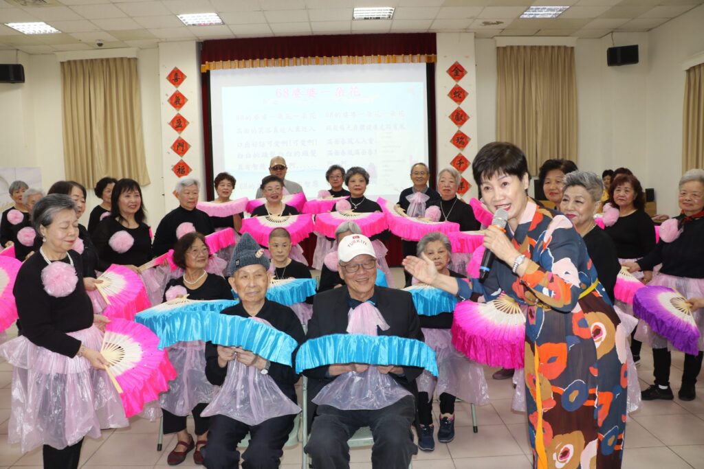 五股里銀髮俱樂部3周年 七仙女和五虎將炫酷走秀 歡樂破表