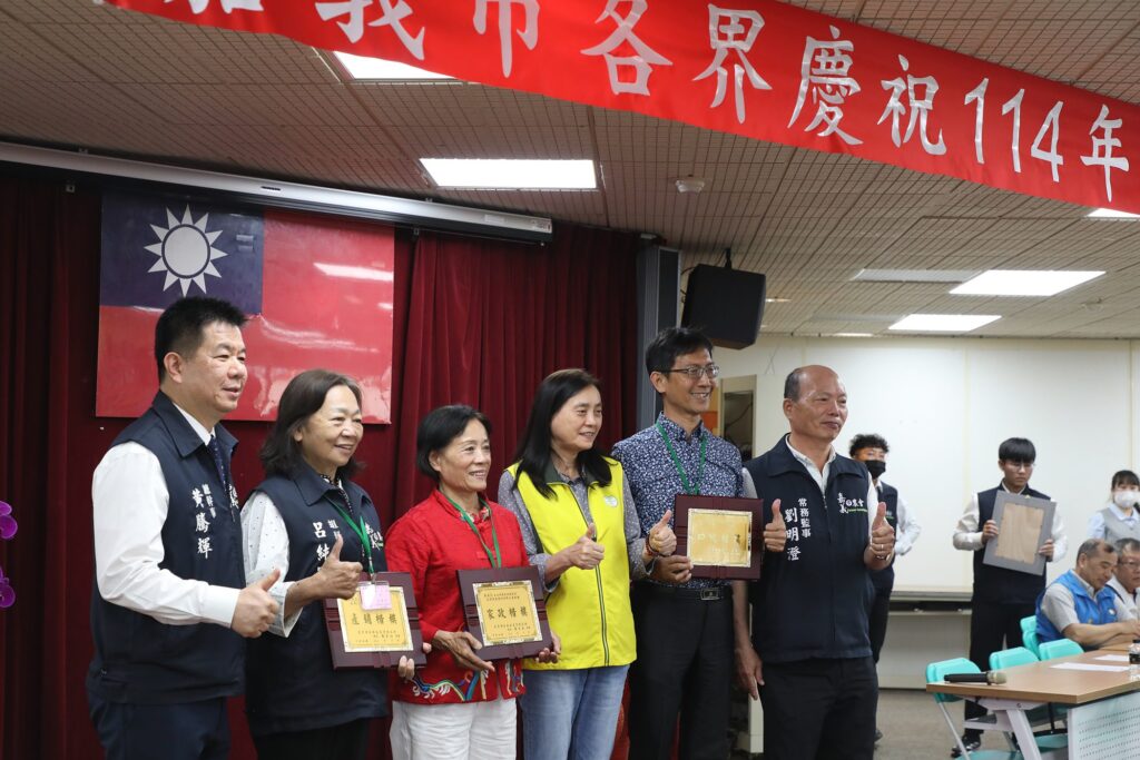 嘉義市慶祝農民節表揚126位傑出農民 黃敏惠:農業是城市進步的重要動能