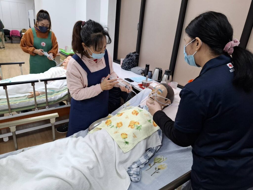 減輕長照家庭負擔 中市勞工局培訓照顧服務員-即日起受理報名