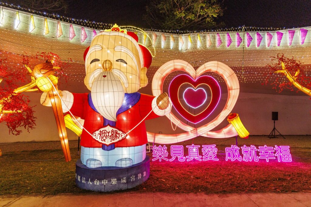 中台灣元宵燈會再添榮耀！　民政局「樂in-love」燈區奪美國謬思概念設計金獎