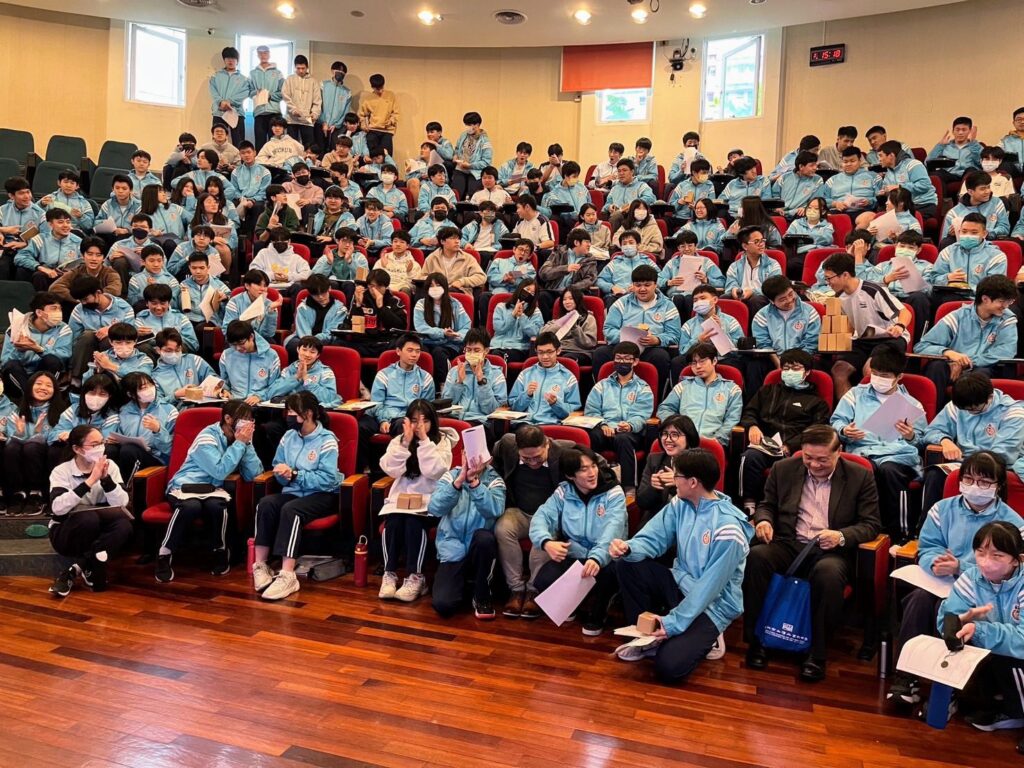 台灣學聯職業探索攜手聚界潔能-由中央研究院院士、美國國家工程院海外院士、著名太空物理及地球物理學家李羅權引導南山中學-啟發未來頂尖科學家