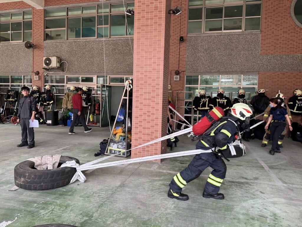 實戰演練提升應變力 基隆消防200人參與火場自救訓練