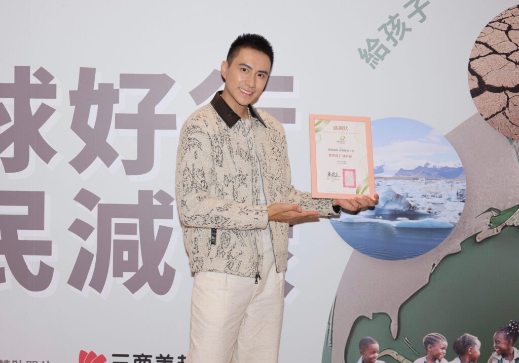 潘君侖剛退伍忍腳傷做公益-呼籲節能減碳