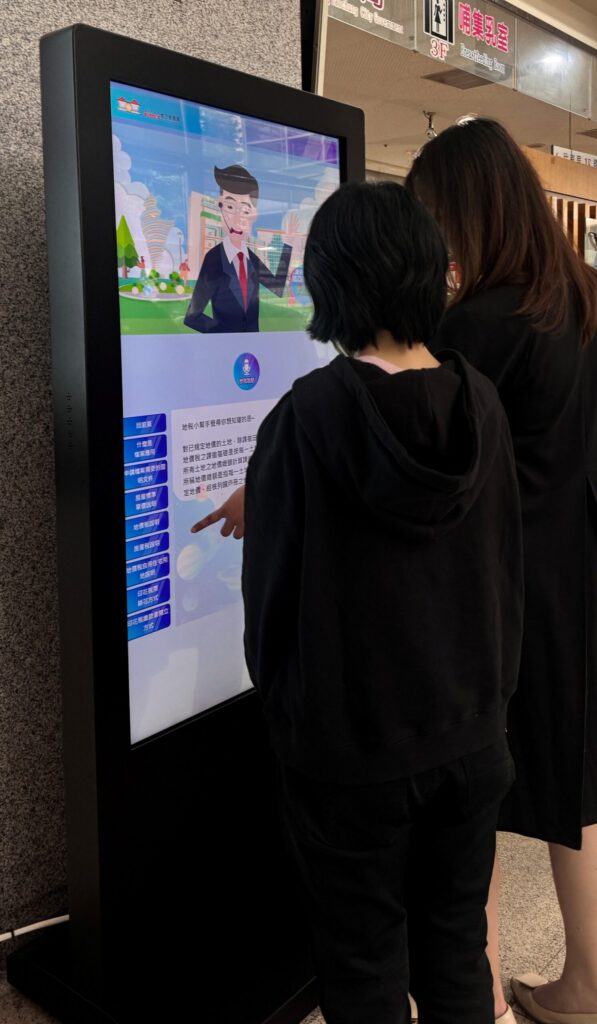 台中首創地方稅ai智慧客服再升級　數位看板虛擬服務員「沈稅一哥」正式登場!
