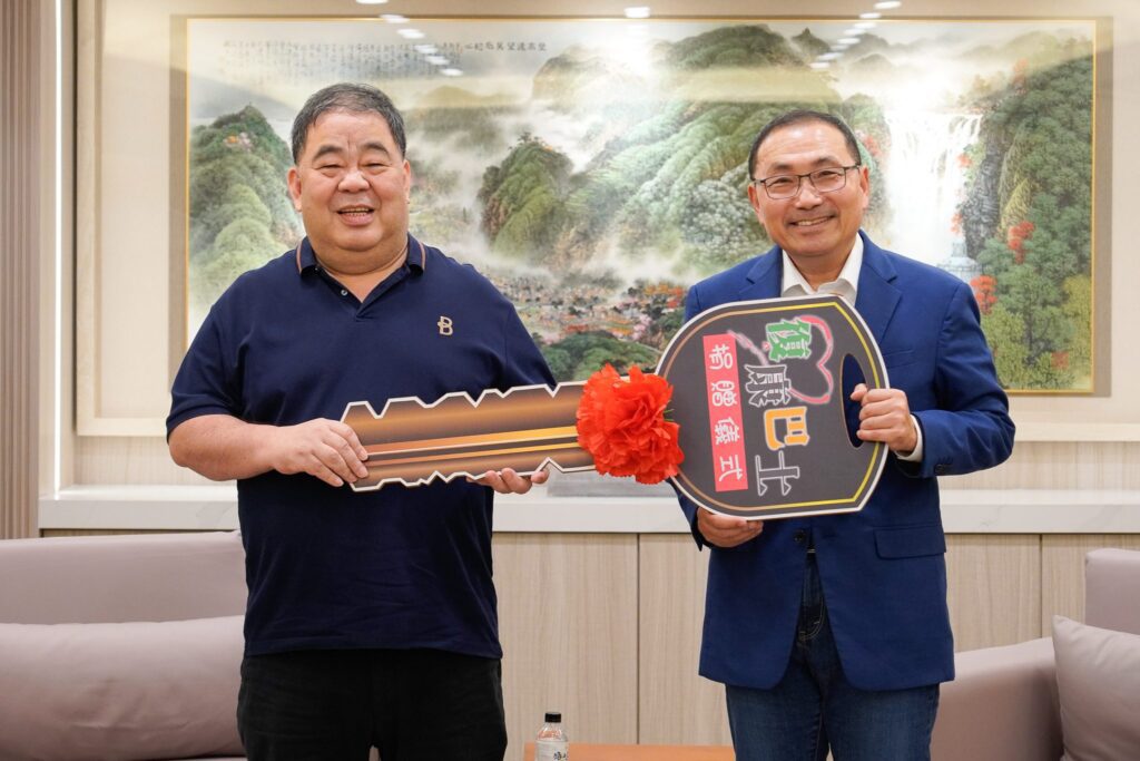 智英科技再捐2輛復康巴士 累計已捐給新北16輛 坦承企業受關稅影響 仍信守然諾