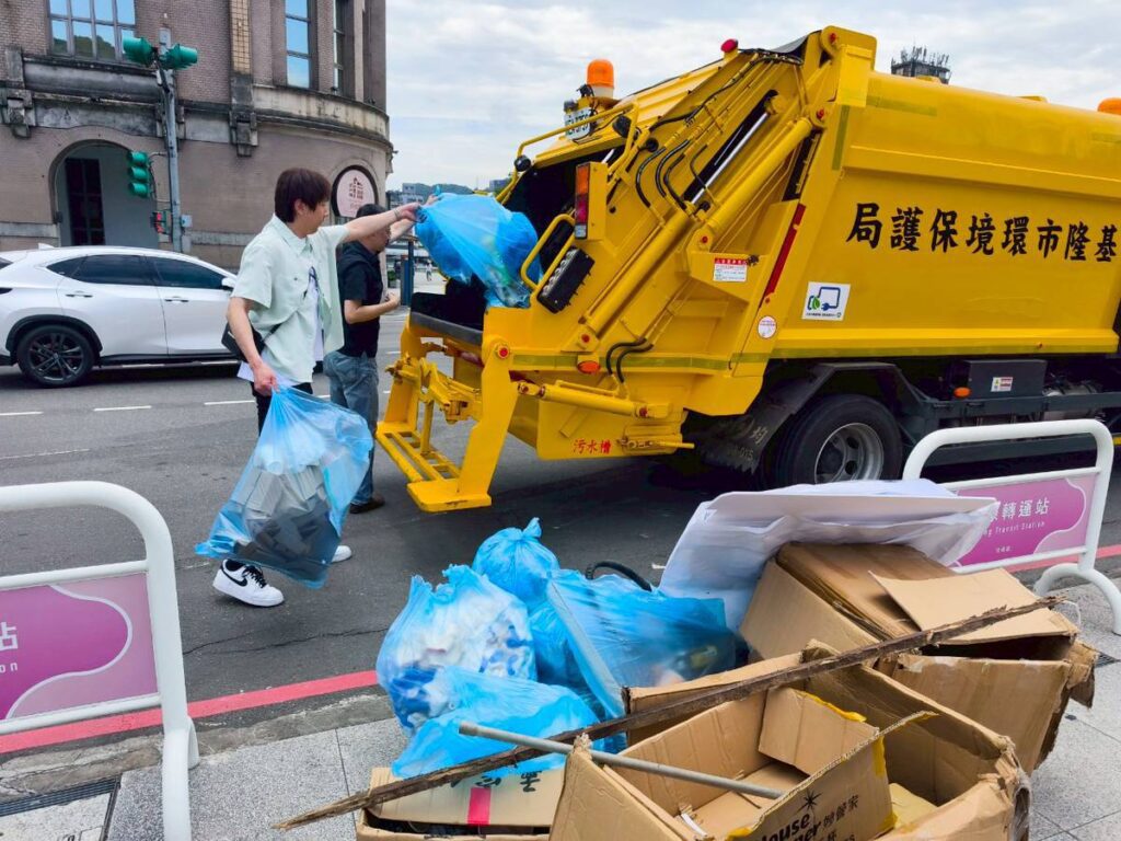 迎接世界地球日　基隆環保志工250人清出超過2300根菸蒂