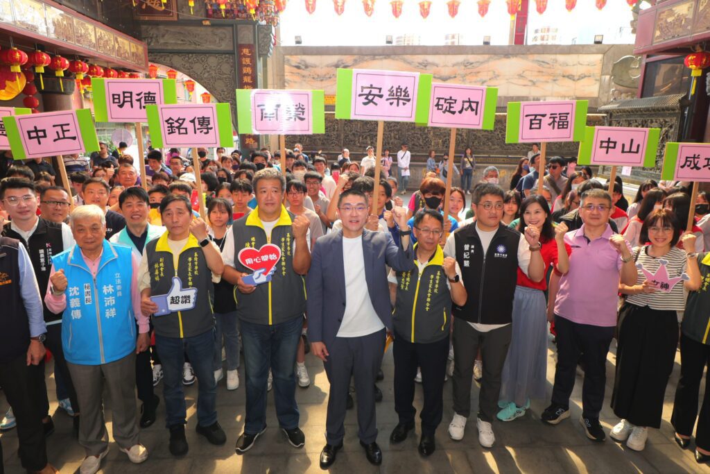 基隆考生齊聚慈雲寺　謝國樑祈願學子會考金榜題名