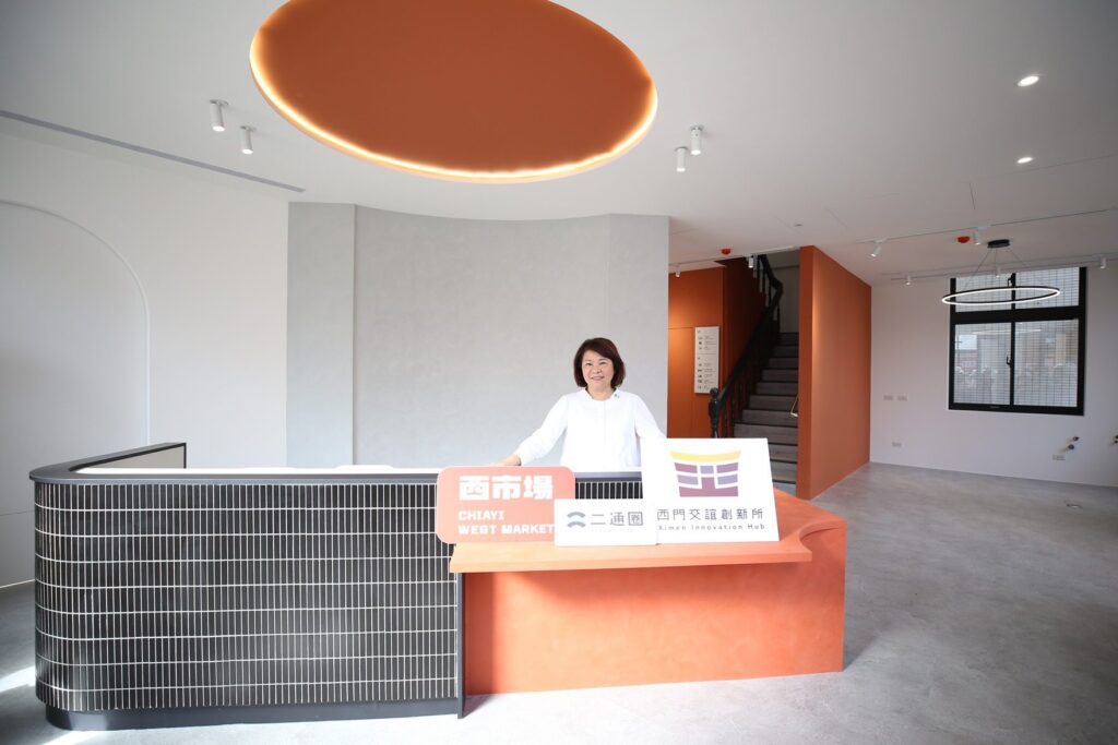 黃敏惠勘查舊興中派出所改造工程　「西門交誼創新所」預計年底啟用