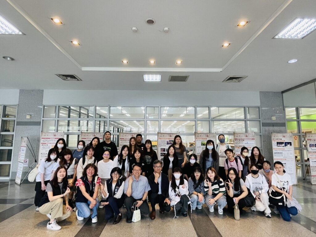 中市地稅局「金典台中-檔藏稅史」檔案巡迴展前進台中科大　與師生一同探索稅史足跡