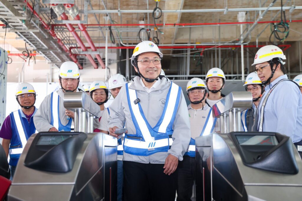 侯友宜視察捷運三鶯線列車　掌握動態測試　盼今年底完工　明年順利通車
