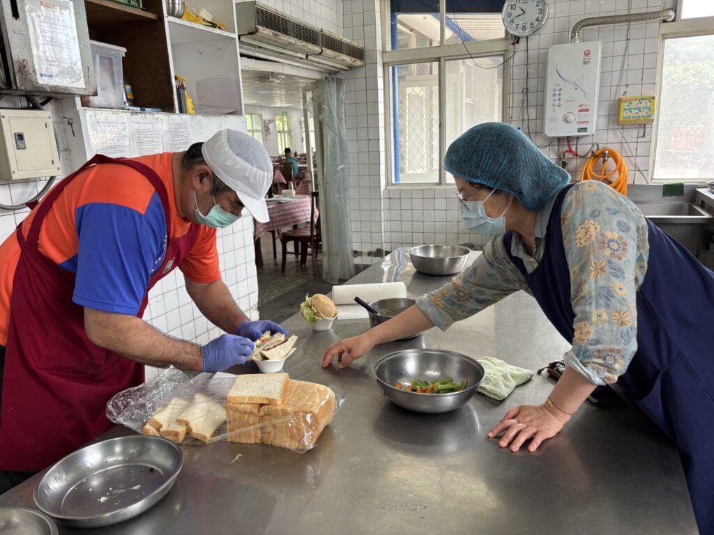 年少輕狂淪為街友 經輔導重拾廚藝 仁愛之家大廚尉遲君 人生再出發