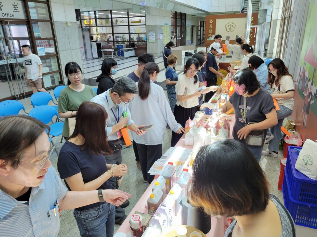 嘉義地檢署舉辦「馨生小市集」-展現司法柔性關懷